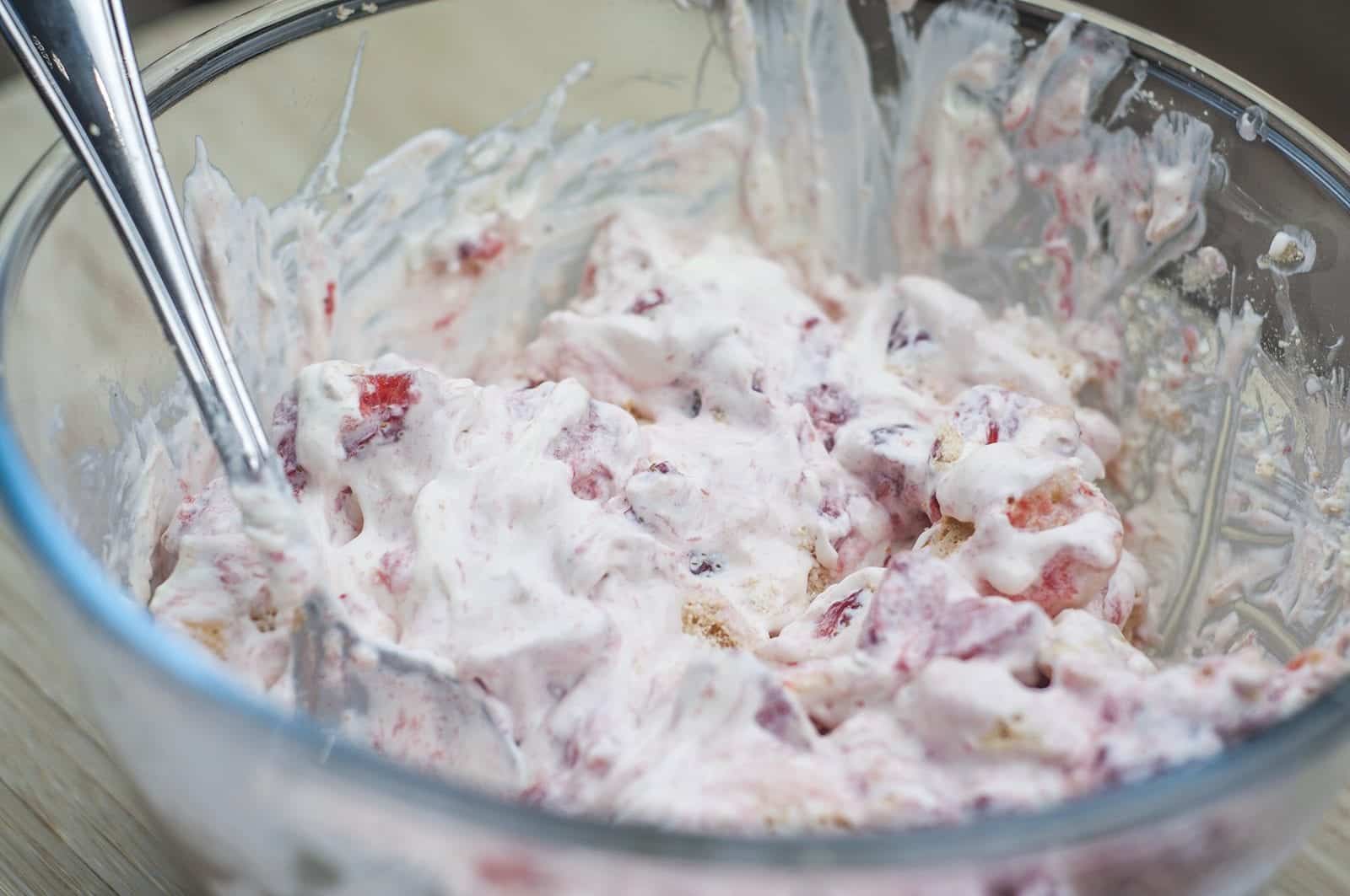 Eton mess is a quintessentially English decadent dessert of strawberries, meringue and whipped cream. Exceedingly nice but also dangerously naughty... Yum! | theyumyumclub.com