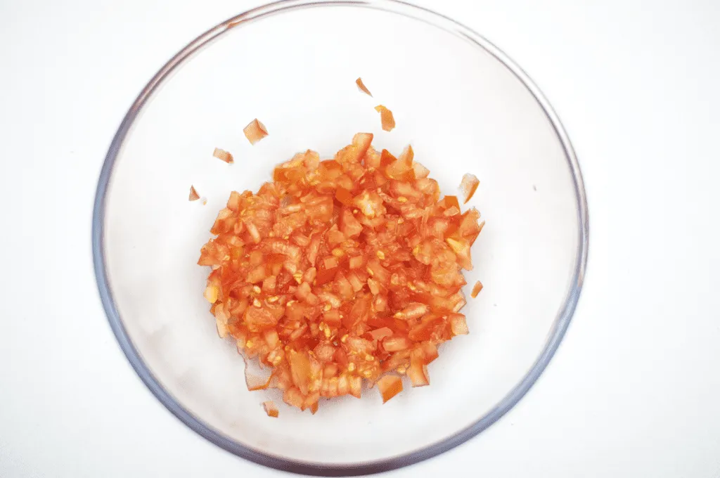 Chop to tomato in to small pieces