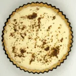 Egg custard tart. What a delicious dessert. We love this simple recipe in our house. Always a family favourite. Easy to make, and the kids can help! Yum!! | theyumyumclub.com