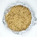 Egg custard tart. What a delicious dessert. We love this simple recipe in our house. Always a family favourite. Easy to make, and the kids can help! Yum!! | theyumyumclub.com