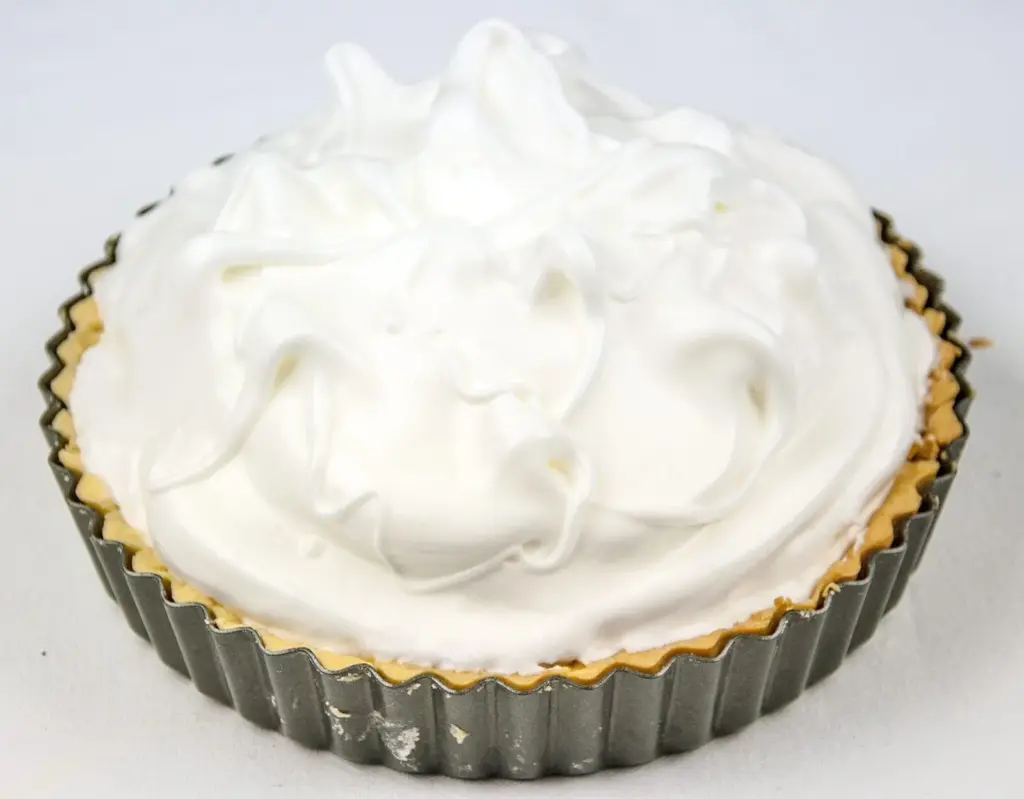 Lemon meringue pie! What a classic. Lovely sweet meringue, zesty sharp lemon, and a melt in the mouth pastry. Yummy! | https://theyumyumclub.com