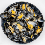 Mussels with white wine, garlic, parsley and cream. A classic moules mariniere recipe. This such a tasty seafood dish and so simple to make. If you ignore the cream it's even healthy ????!! | https://theyumyumclub.com