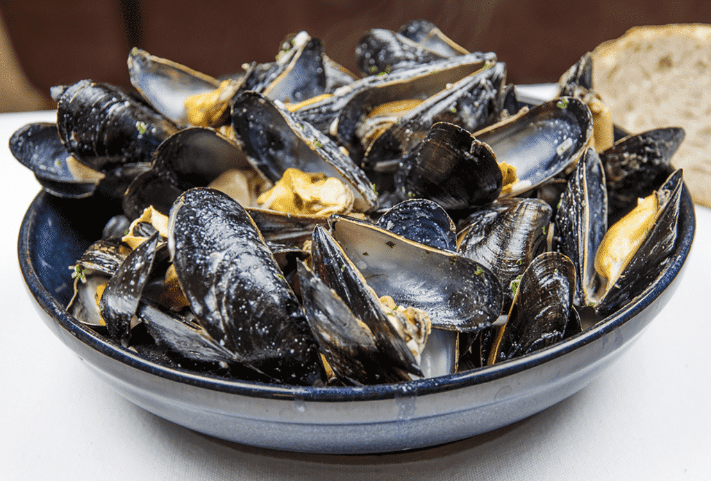 How to clean and debeard mussels in 3 easy steps