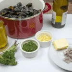 Mussels with white wine, garlic, parsley and cream. A classic moules mariniere recipe. This such a tasty seafood dish and so simple to make. If you ignore the cream it's even healthy ????!! | https://theyumyumclub.com