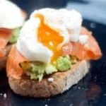 poached egg with smoked salmon and smashed avocado