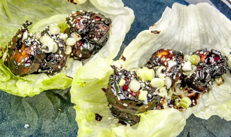 How to make teriyaki tiger prawns. What can be more Japanese? Serve them in a fresh crunchy lettuce wrap and you have one fab healthy, low carb recipe. Yum! | https://theyumyumclub.com