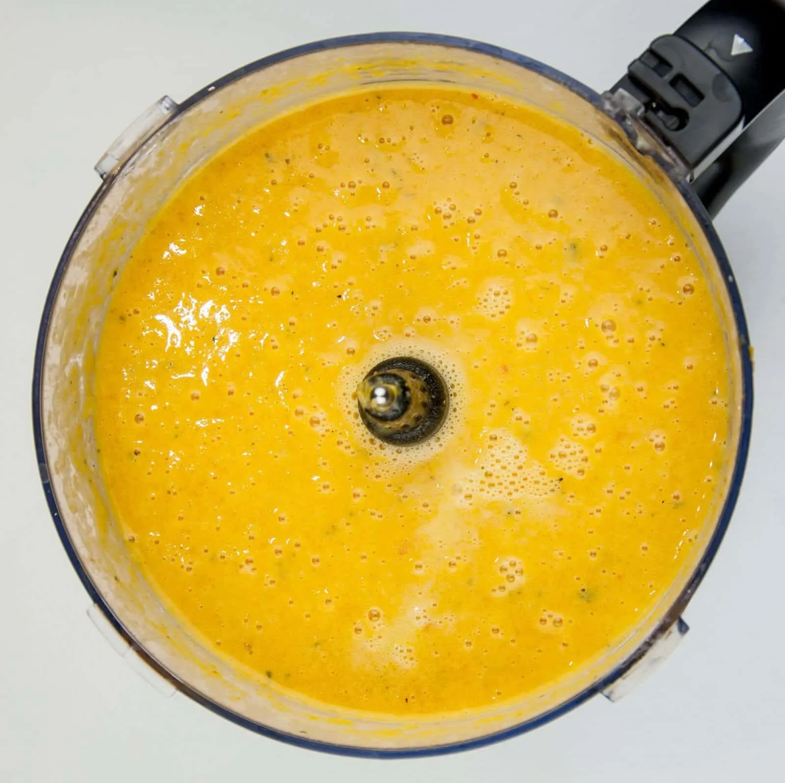 Butternut squash soup. Coming home from the cold? Want something to warm you up? The perfect winter warmer recipe. How to make butternut squash soup. Yum! | theyumyumclub.com