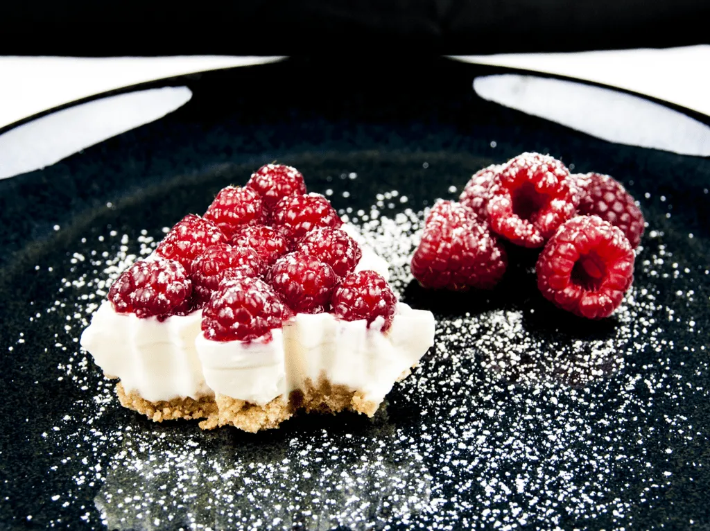 These individual Christmas Tree Cheesecakes are so much fun. A wonderful dessert recipe for any Christmas dinner party. Try making them with the kids. Yum! | theyumyumclub.com