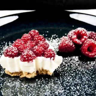These individual Christmas Tree Cheesecakes are so much fun. A wonderful dessert recipe for any Christmas dinner party. Try making them with the kids. Yum! | theyumyumclub.com