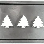 These individual Christmas Tree Cheesecakes are so much fun. A wonderful dessert recipe for any Christmas dinner party. Try making them with the kids. Yum! | theyumyumclub.com