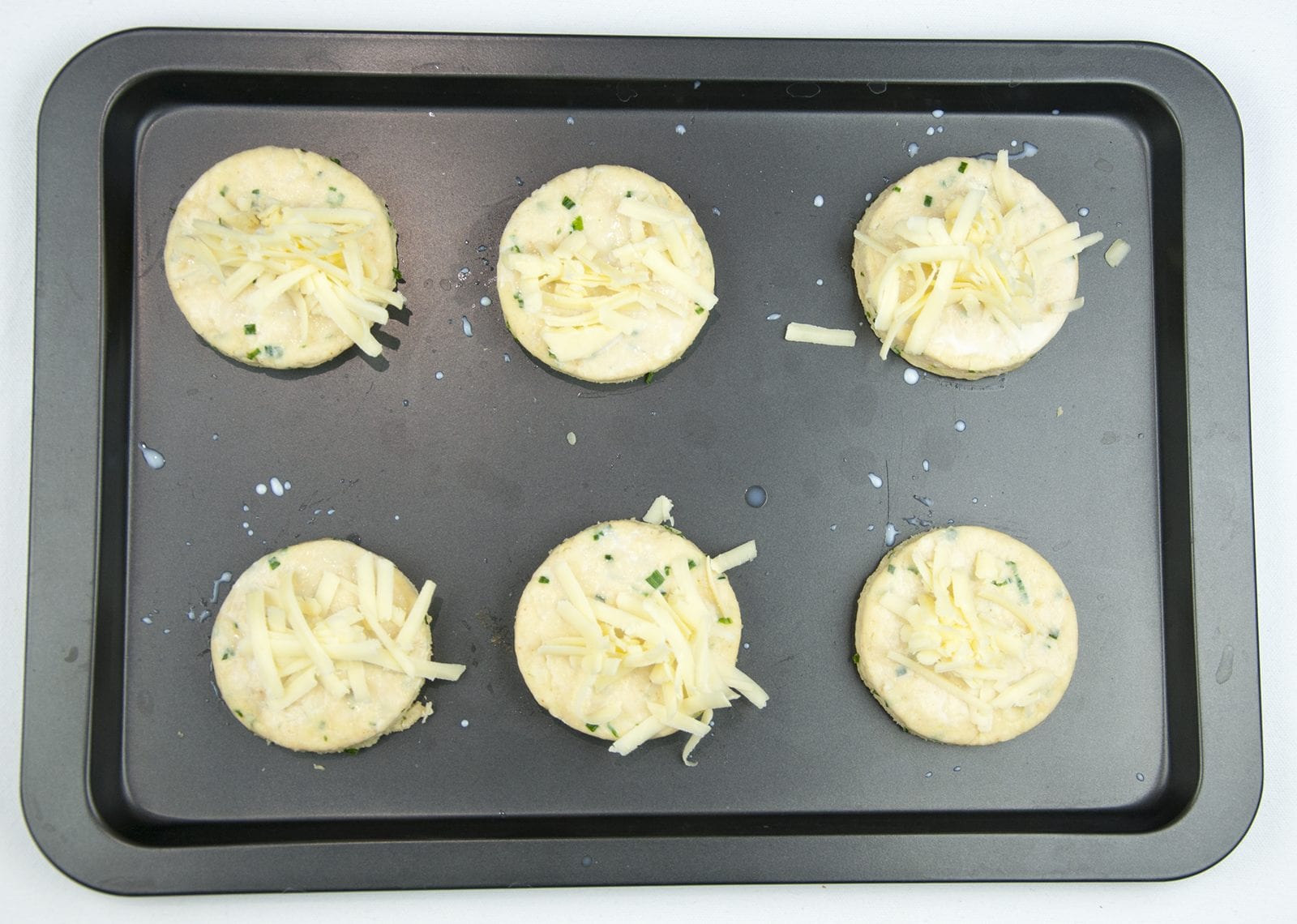 Cheese and chive scones. I love these savoury beauties. Serve with just a good helping of butter, or use as croutons with some wonderful warming soup. Yum! | theyumyumclub.com