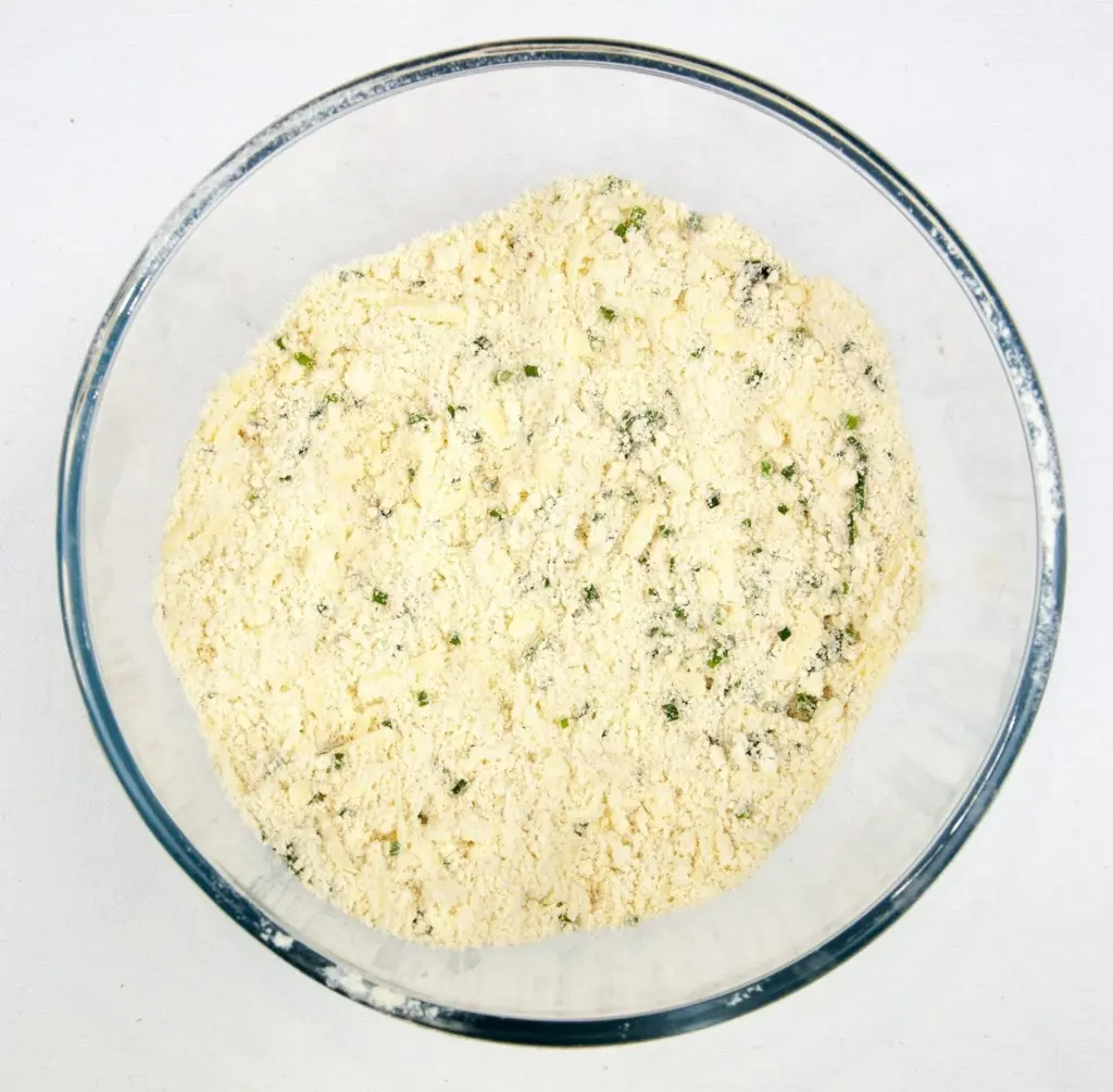 Cheese and chive scones. I love these savoury beauties. Serve with just a good helping of butter, or use as croutons with some wonderful warming soup. Yum! | theyumyumclub.com