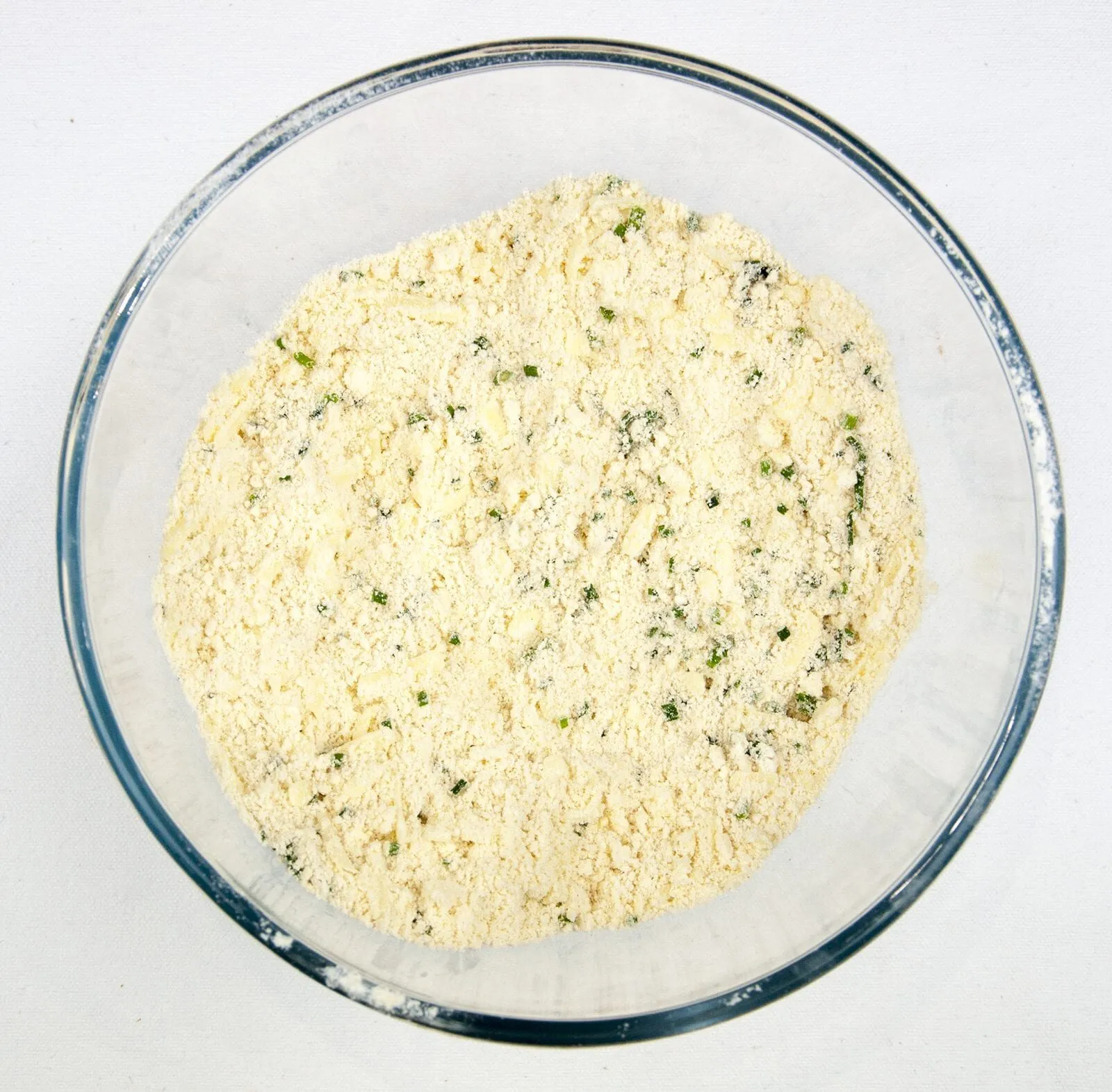 Cheese and chive scones. I love these savoury beauties. Serve with just a good helping of butter, or use as croutons with some wonderful warming soup. Yum! | theyumyumclub.com