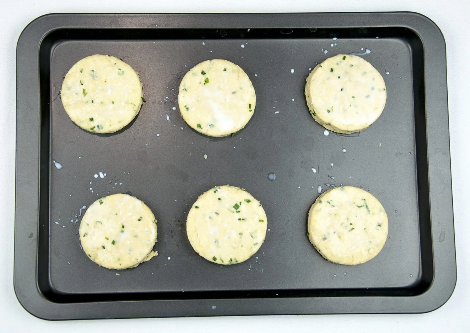Cheese and chive scones. I love these savoury beauties. Serve with just a good helping of butter, or use as croutons with some wonderful warming soup. Yum! | theyumyumclub.com
