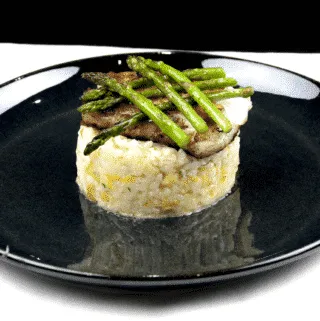 Pan-fried cod with leek risotto! What a seafood recipe. Such a tasty dish & very veratile. I used cod but use any seafood with this risotto. Yum! | theyumyumclub