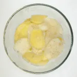 Ever wondered how to make Cheesy Dauphinoise Potatoes? Or Gratin Dauphinoise as the French say!! :) Well, with only 4 ingredients this is a fantastic, simple and tasty potato side dish great to accompany any meat. Yum! | theyumyumclub