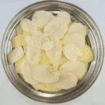 Ever wondered how to make Cheesy Dauphinoise Potatoes? Or Gratin Dauphinoise as the French say!! :) Well, with only 4 ingredients this is a fantastic, simple and tasty potato side dish great to accompany any meat. Yum! | theyumyumclub