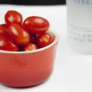 Having your mates around for a bit of a bash? Try making these Drunken Tomatoes. The healthy way to start the party!! ???? Haha! | theyumyumclub.com