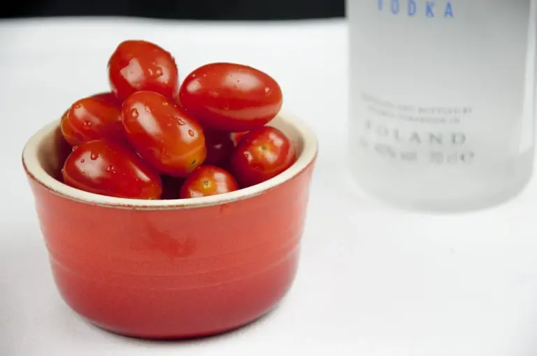 Having your mates around for a bit of a bash? Try making these Drunken Tomatoes. The healthy way to start the party!! ???? Haha! | theyumyumclub.com