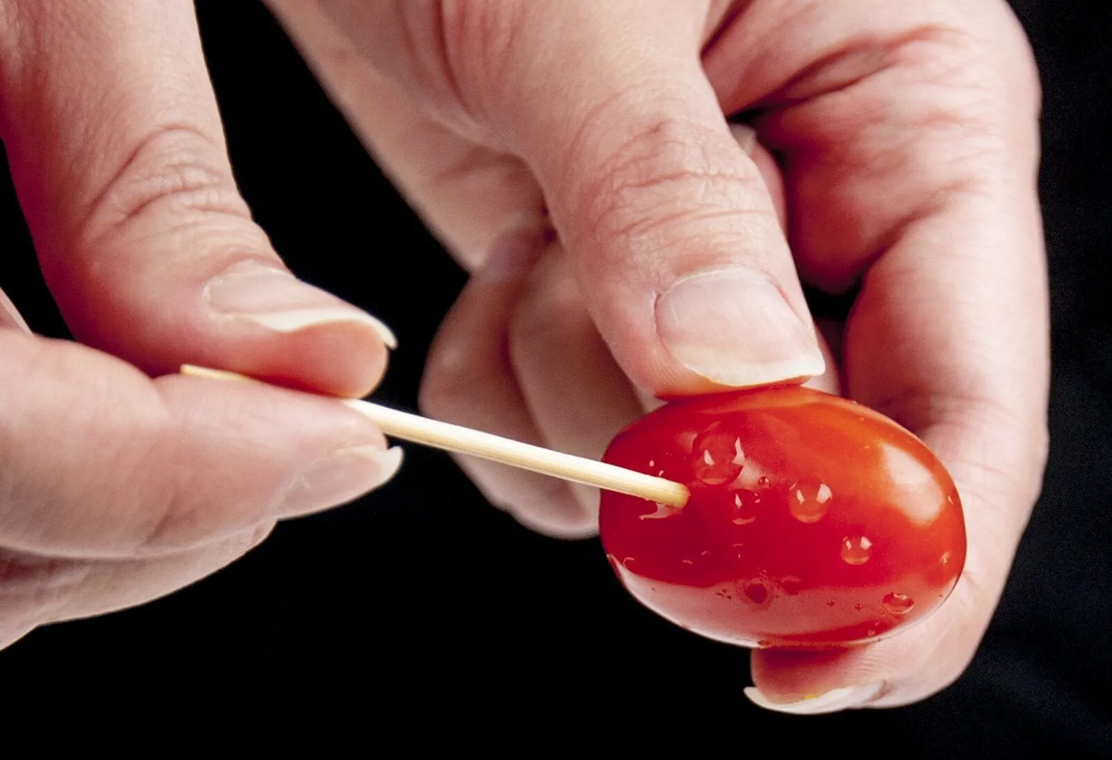 Having your mates around for a bit of a bash? Try making these Drunken Tomatoes. The healthy way to start the party!! ???? Haha! | theyumyumclub.com