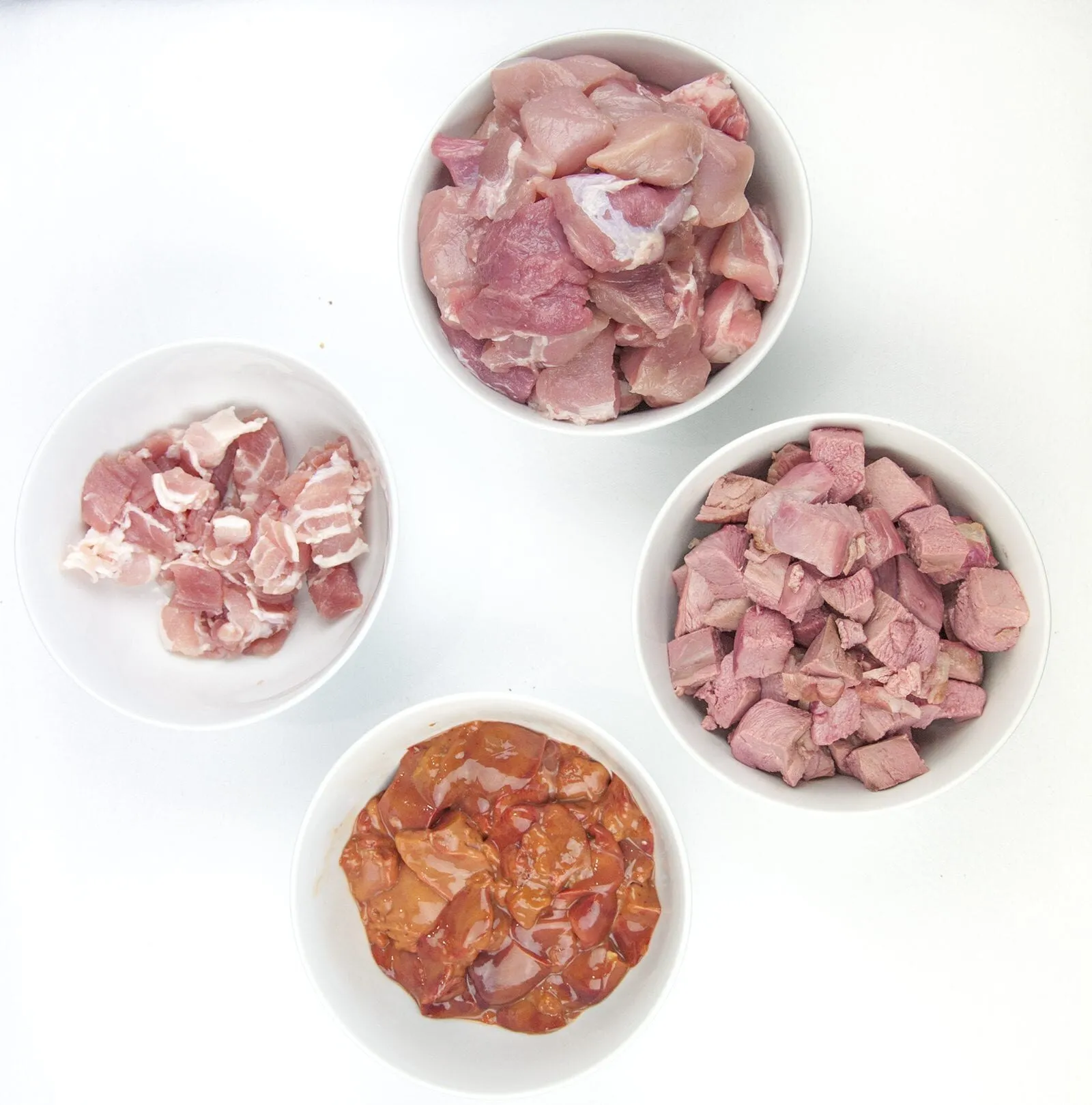 Duck, pork, cranberry and pistachio terrine. A wonderful recipe for your Christmas table. Very festive and a great appetiser before the turkey. Learn how to make this irresistible rustic farmhouse terrine. Yum Yum!! | theyumyumclub.com