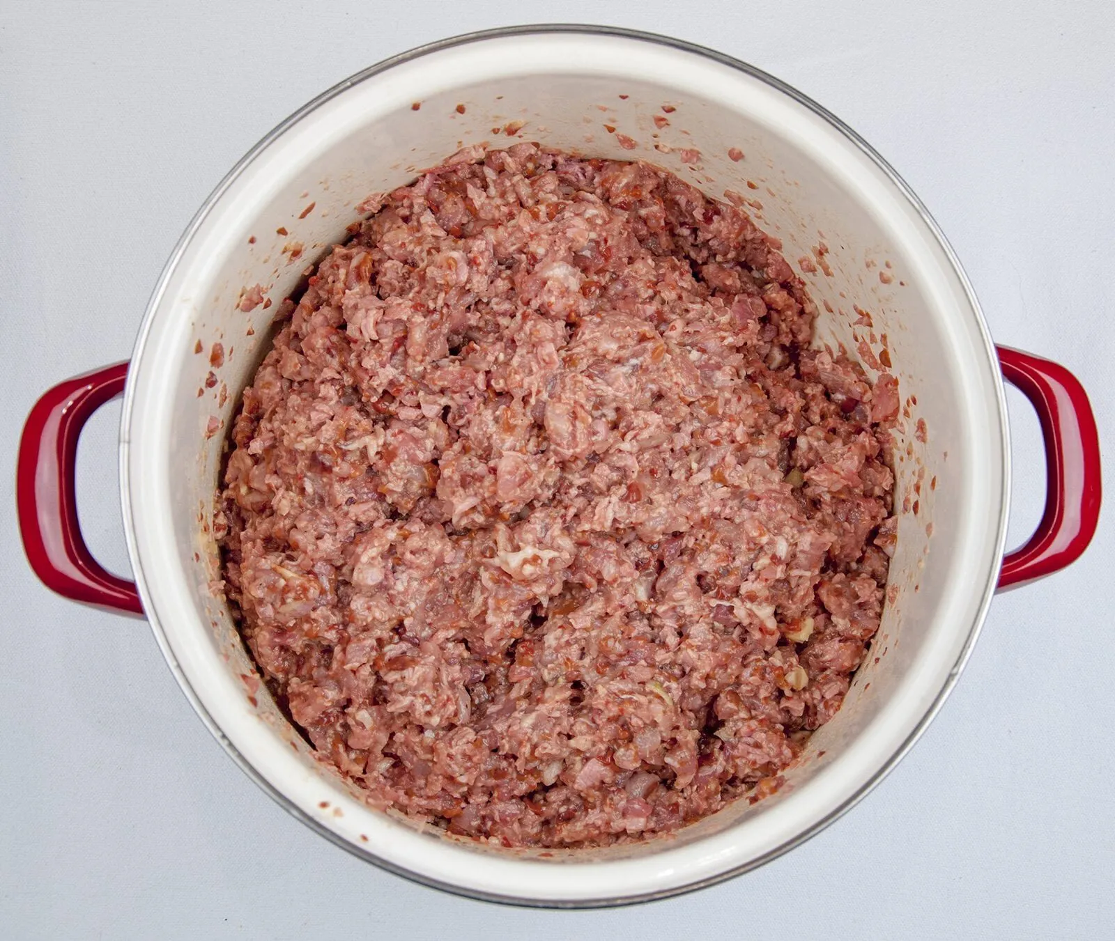 Duck, pork, cranberry and pistachio terrine. A wonderful recipe for your Christmas table. Very festive and a great appetiser before the turkey. Learn how to make this irresistible rustic farmhouse terrine. Yum Yum!! | theyumyumclub.com