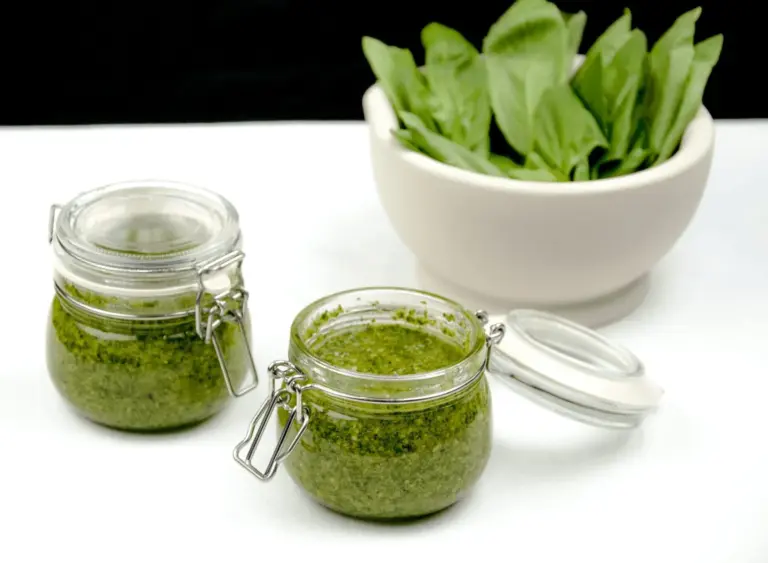 How to make pesto at home. The fresh taste of Italy. Just 5 ingredients in this wonderful vegetarian recipe. Basil, garlic, pine nuts, olive oil and parmesan cheese. Fantastic for pasta. Yum! | theyumyumclub.com