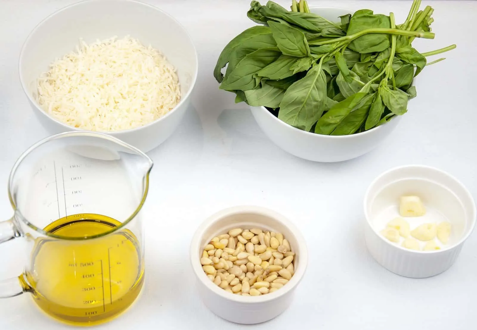 How to make pesto at home. The fresh taste of Italy. Just 5 ingredients in this wonderful vegetarian recipe. Basil, garlic, pine nuts, olive oil and parmesan cheese. Fantastic for pasta. Yum! | theyumyumclub.com