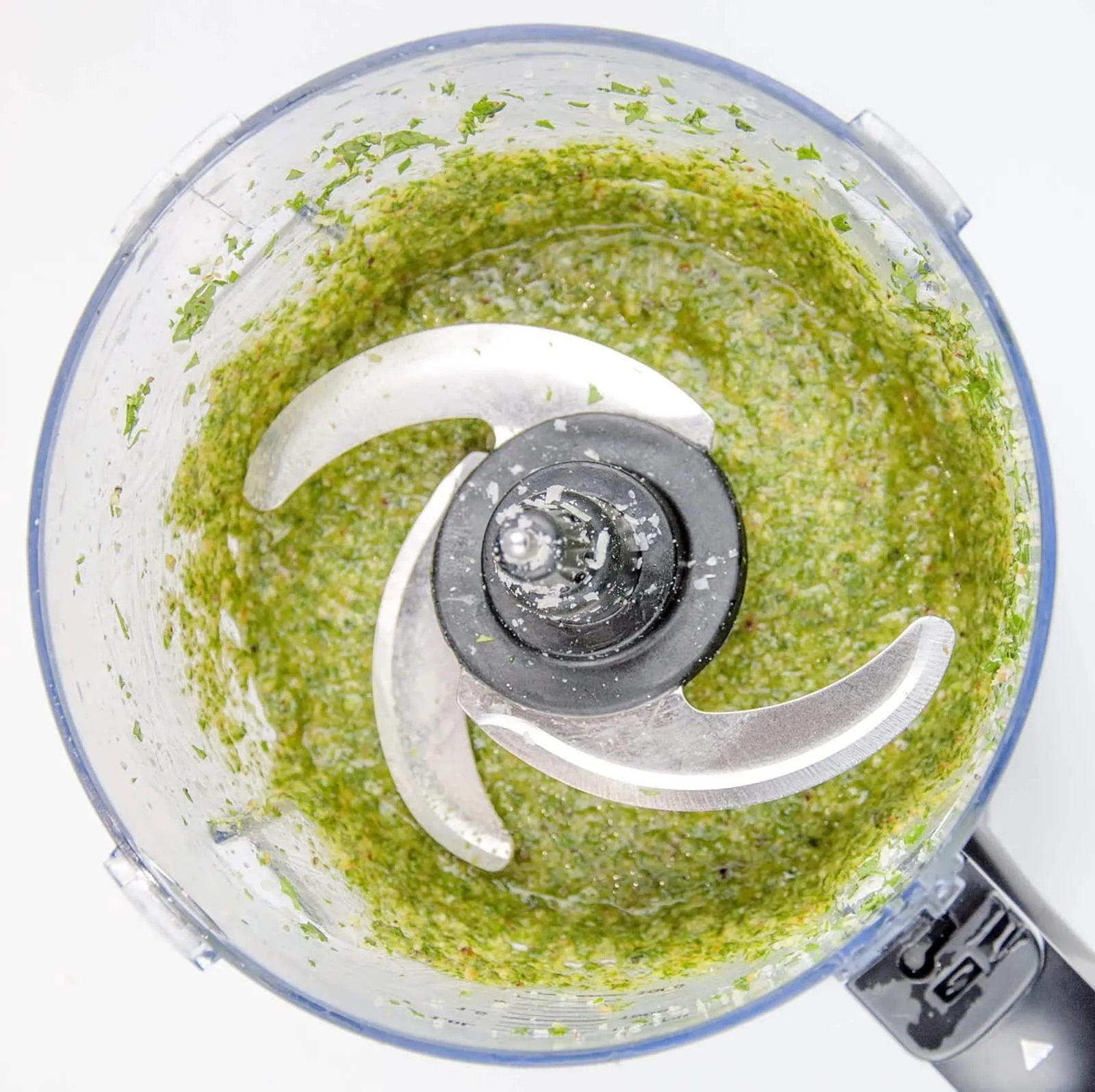 How to make pesto at home. The fresh taste of Italy. Just 5 ingredients in this wonderful vegetarian recipe. Basil, garlic, pine nuts, olive oil and parmesan cheese. Fantastic for pasta. Yum! | theyumyumclub.com