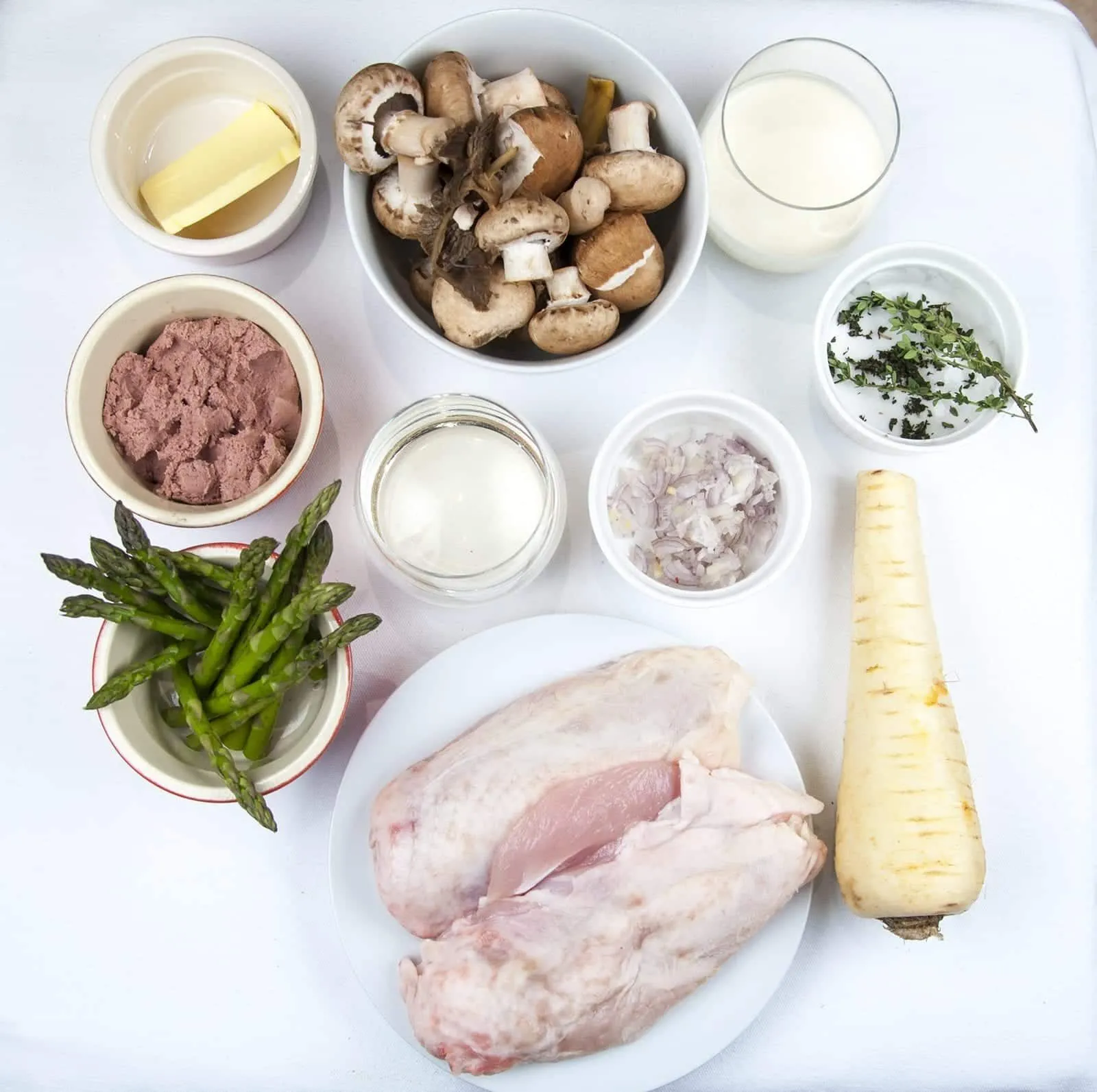 Succulent mushroom duxelle stuffed chicken breast. Pan-fried in a skillet and finished off in the oven. A wonderful, tasty and healthy chicken recipe. Yum! | theyumyumclub.com