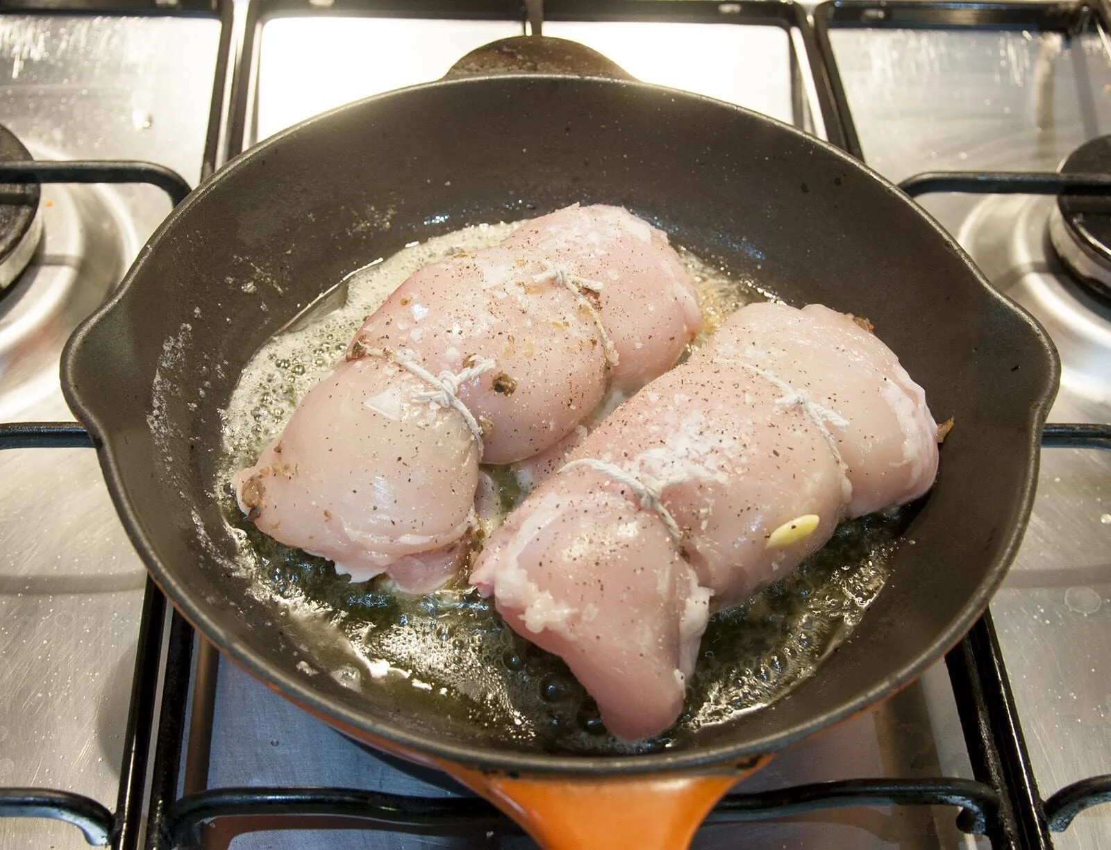 Succulent mushroom duxelle stuffed chicken breast. Pan-fried in a skillet and finished off in the oven. A wonderful, tasty and healthy chicken recipe. Yum! | theyumyumclub.com
