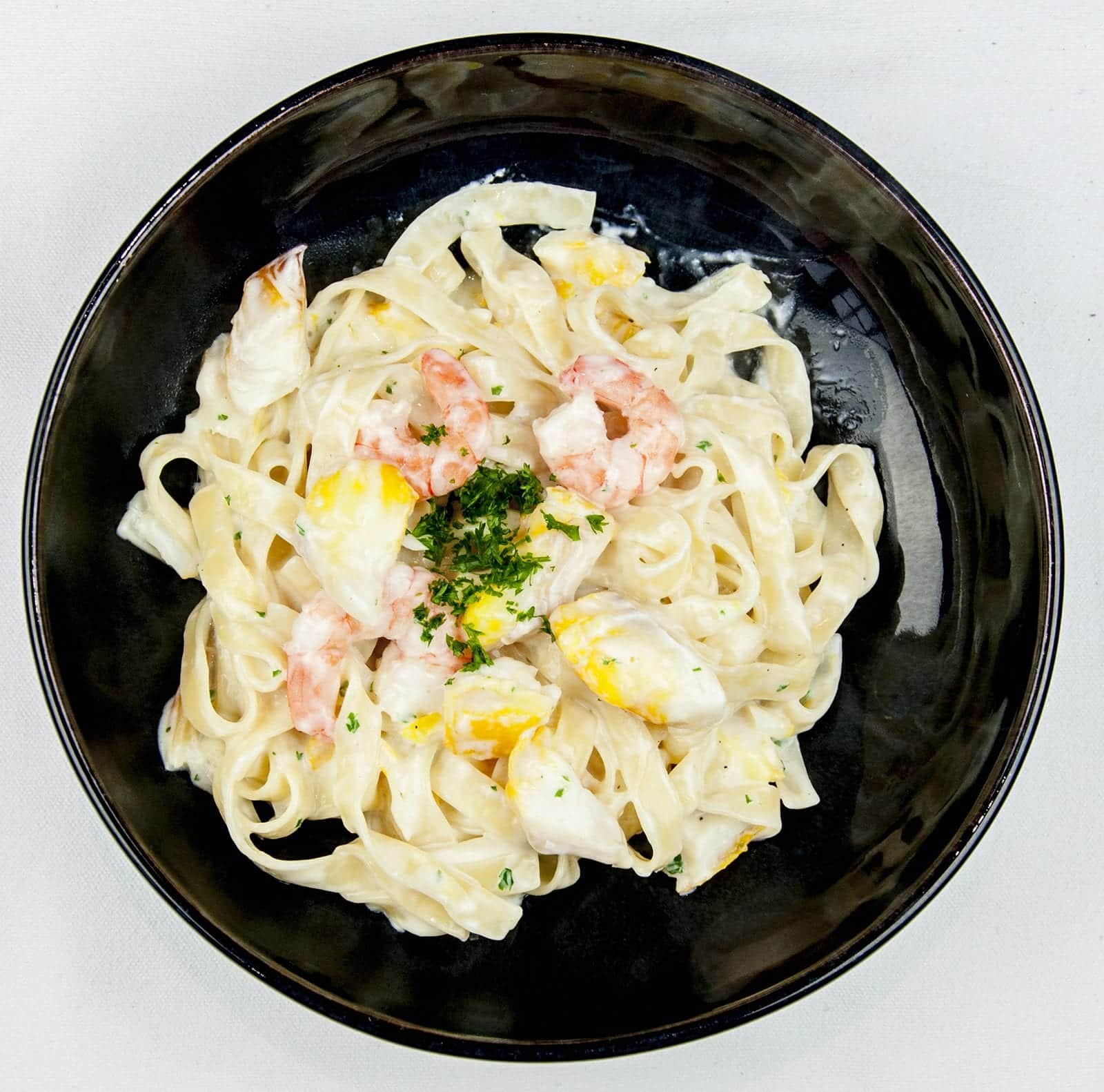 Classic smoked haddock and prawn tagliatelle. What a stunning seafood recipe. The smokiness of the poached haddock sauce. Fantastic, and healthy too. Yum! | theyumyumclub.com