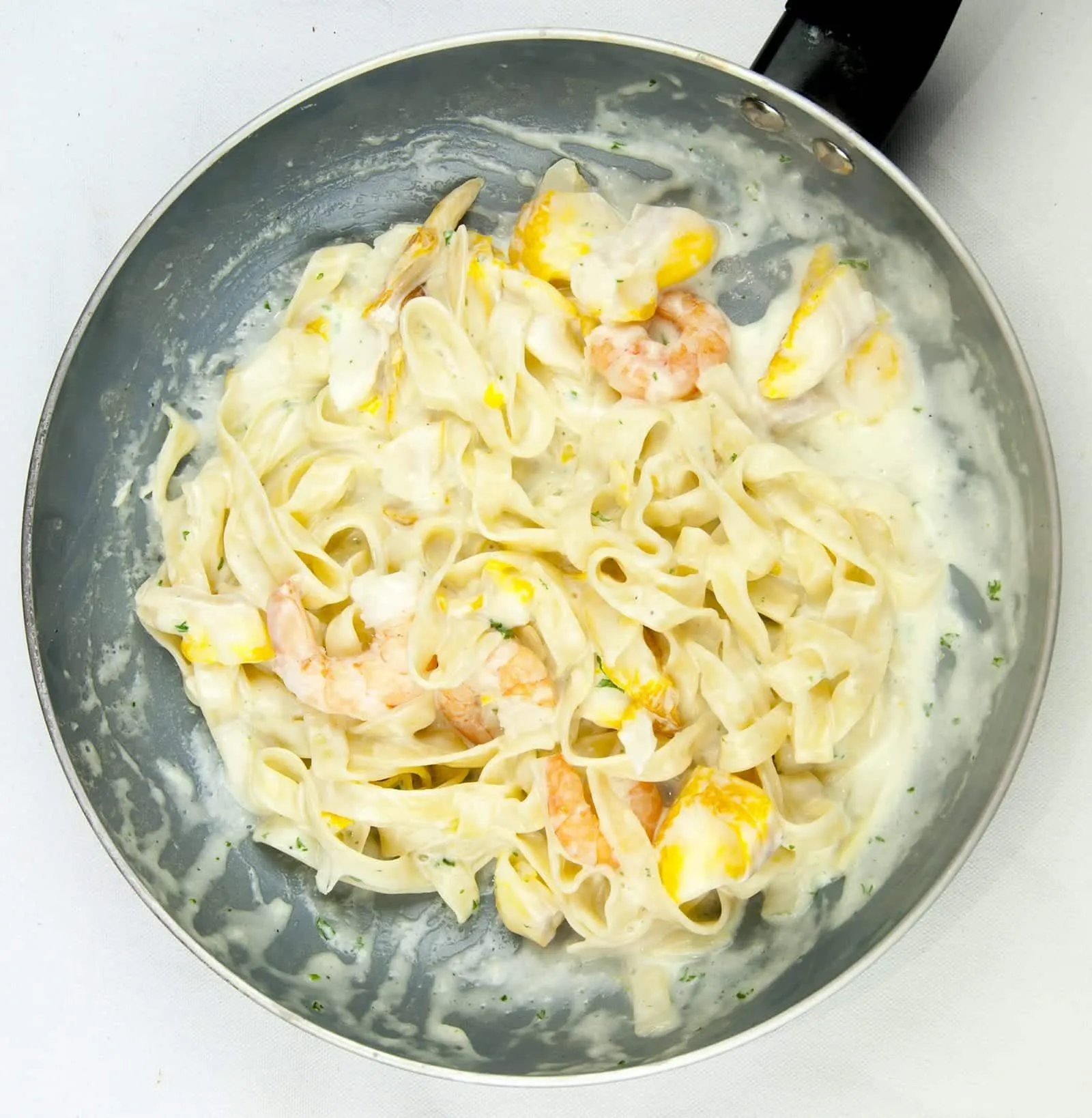 Classic smoked haddock and prawn tagliatelle. What a stunning seafood recipe. The smokiness of the poached haddock sauce. Fantastic, and healthy too. Yum! | theyumyumclub.com