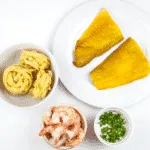 Classic smoked haddock and prawn tagliatelle. What a stunning seafood recipe. The smokiness of the poached haddock sauce. Fantastic, and healthy too. Yum! | theyumyumclub.com