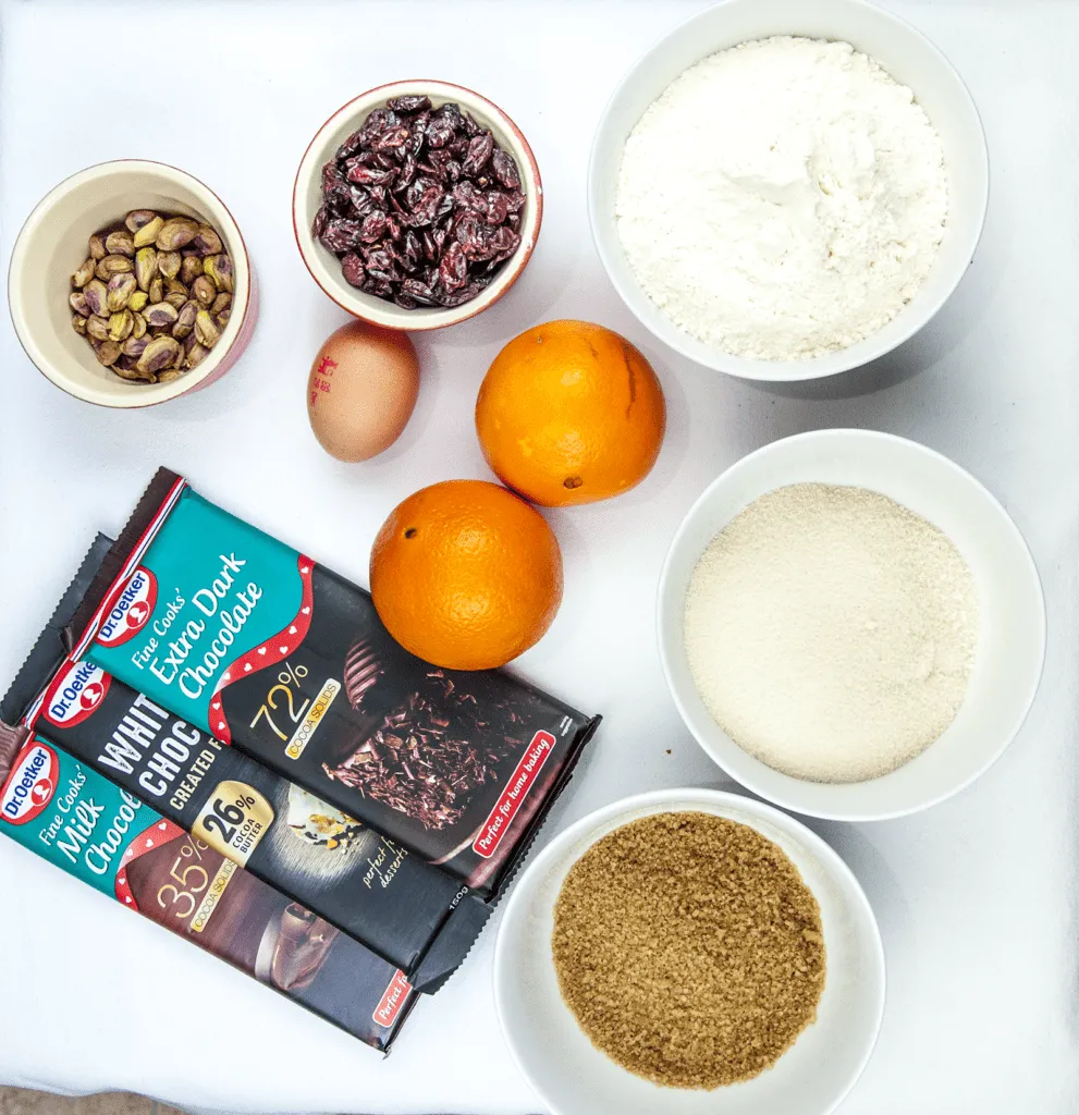Struggling for a Secret Santa gift? Don't worry. I have it all sorted with these wonderful & easy Secret Santa Christmas Cookies. Easy to make & a great gift. | theyumyumclub.com