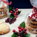 Struggling for a Secret Santa gift? Don't worry. I have it all sorted with these wonderful & easy Secret Santa Christmas Cookies. Easy to make & a great gift. | theyumyumclub.com