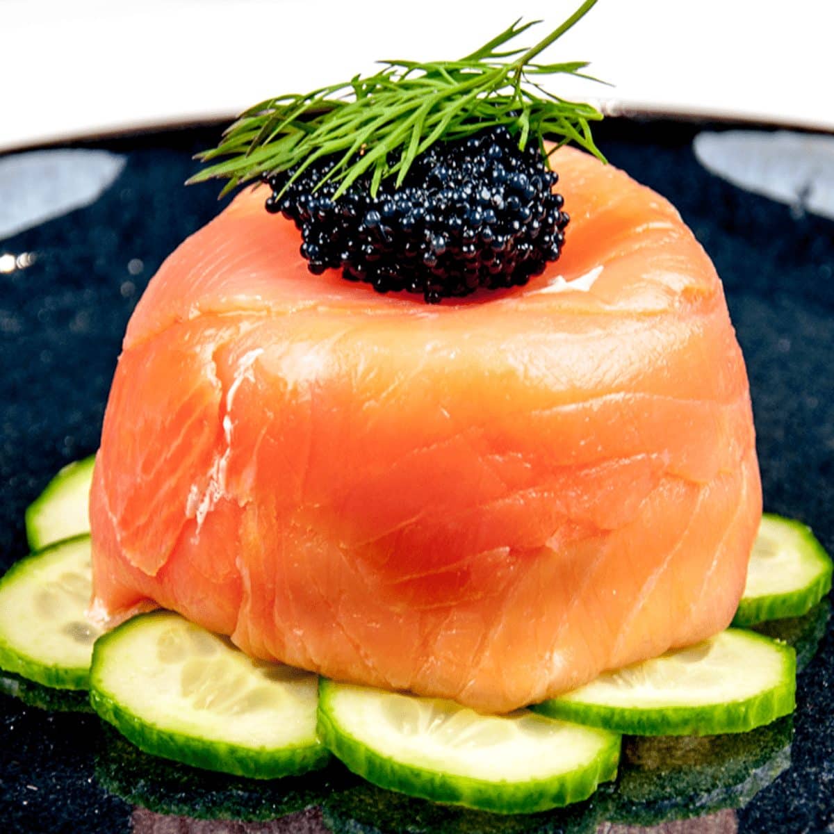 Just look at this individual smoked salmon terrine. I love this recipe. So tasty and a dish that will impress your friends at any dinner party. Hot and cold smoked salmon, cream cheese with chives, and even topped with a little caviar. Yum! | theyumyumclub.com