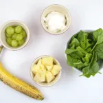A healthy smoothie to start the day. What more do you want? Just 5 ingredients. Spinach, grapes, banana, pineapple and yoghurt. Yum!!