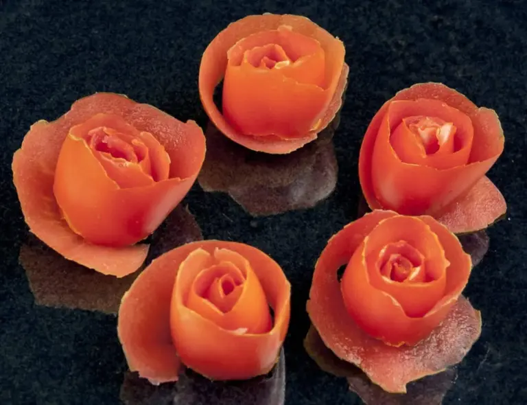 How to make tomato roses. A lovely and classy garnish for any dish. So simple to create. See how to make these pretty tomato flowers in this easy tutorial. | theyumyumclub.com
