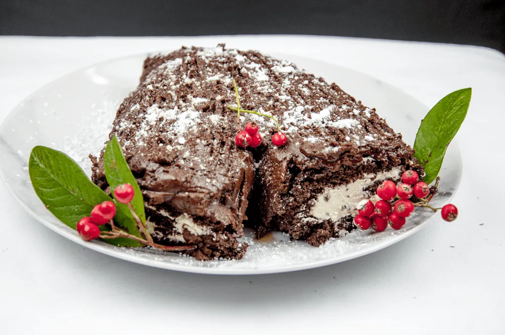 Christmas is here and it's time to start baking. How about a Yule Log? Festive chocolate bliss & the kids can help! I'll show you how with this easy recipe. | theyumyumclub.com
