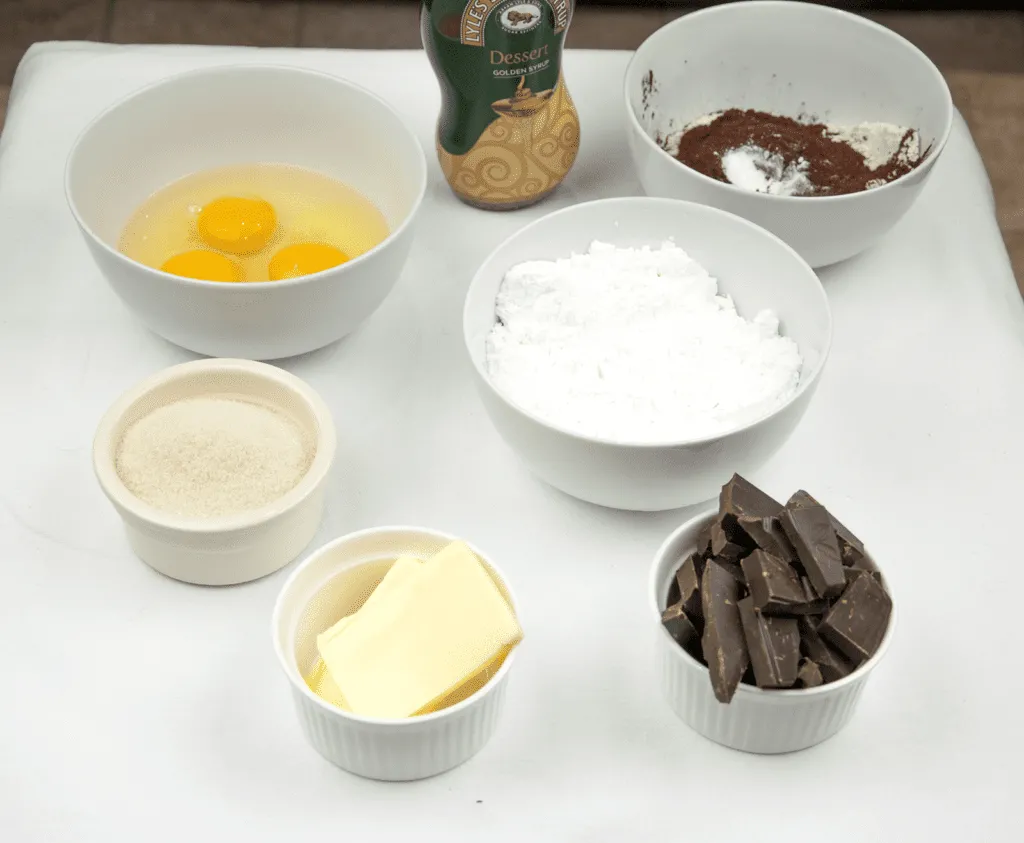 Christmas is here and it's time to start baking. How about a Yule Log? Festive chocolate bliss & the kids can help! I'll show you how with this easy recipe. | theyumyumclub.com