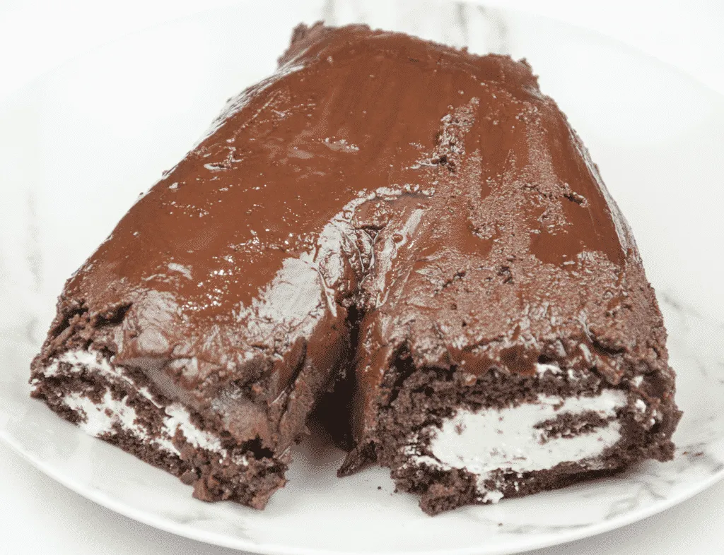 Christmas is here and it's time to start baking. How about a Yule Log? Festive chocolate bliss & the kids can help! I'll show you how with this easy recipe. | theyumyumclub.com