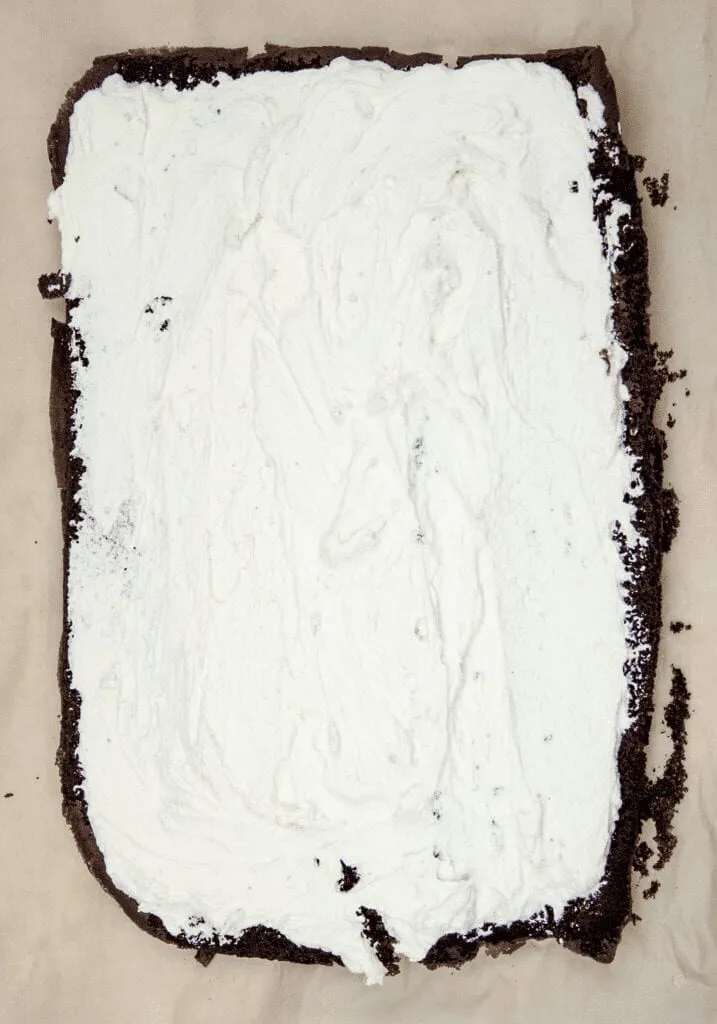 Christmas is here and it's time to start baking. How about a Yule Log? Festive chocolate bliss & the kids can help! I'll show you how with this easy recipe. | theyumyumclub.com