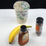 Banana and cinnamon smoothie to start the day. Just 4 ingredients. Banana, vanilla yoghurt, honey and cinnamon. And only 159 calories! Yum! | theyumyumclub.com