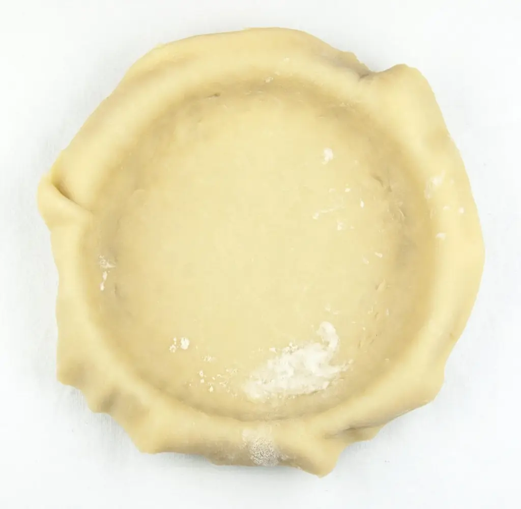 Have a savoury palate but still love puddings? Try this alternative to traditional marzipan Bakewell tart. The great taste of peanut butter, in a tart! Yum! | theyumyumclub.com