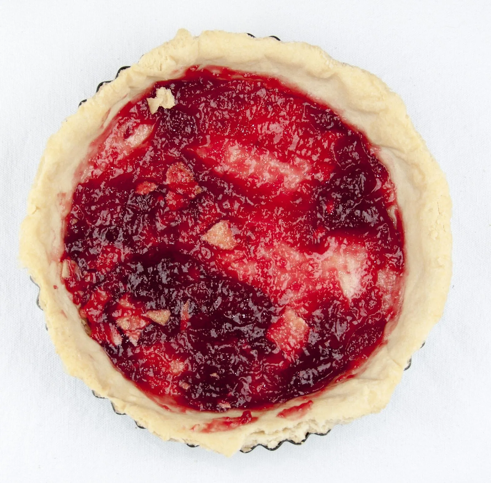 Have a savoury palate but still love puddings? Try this alternative to traditional marzipan Bakewell tart. The great taste of peanut butter, in a tart! Yum! | theyumyumclub.com