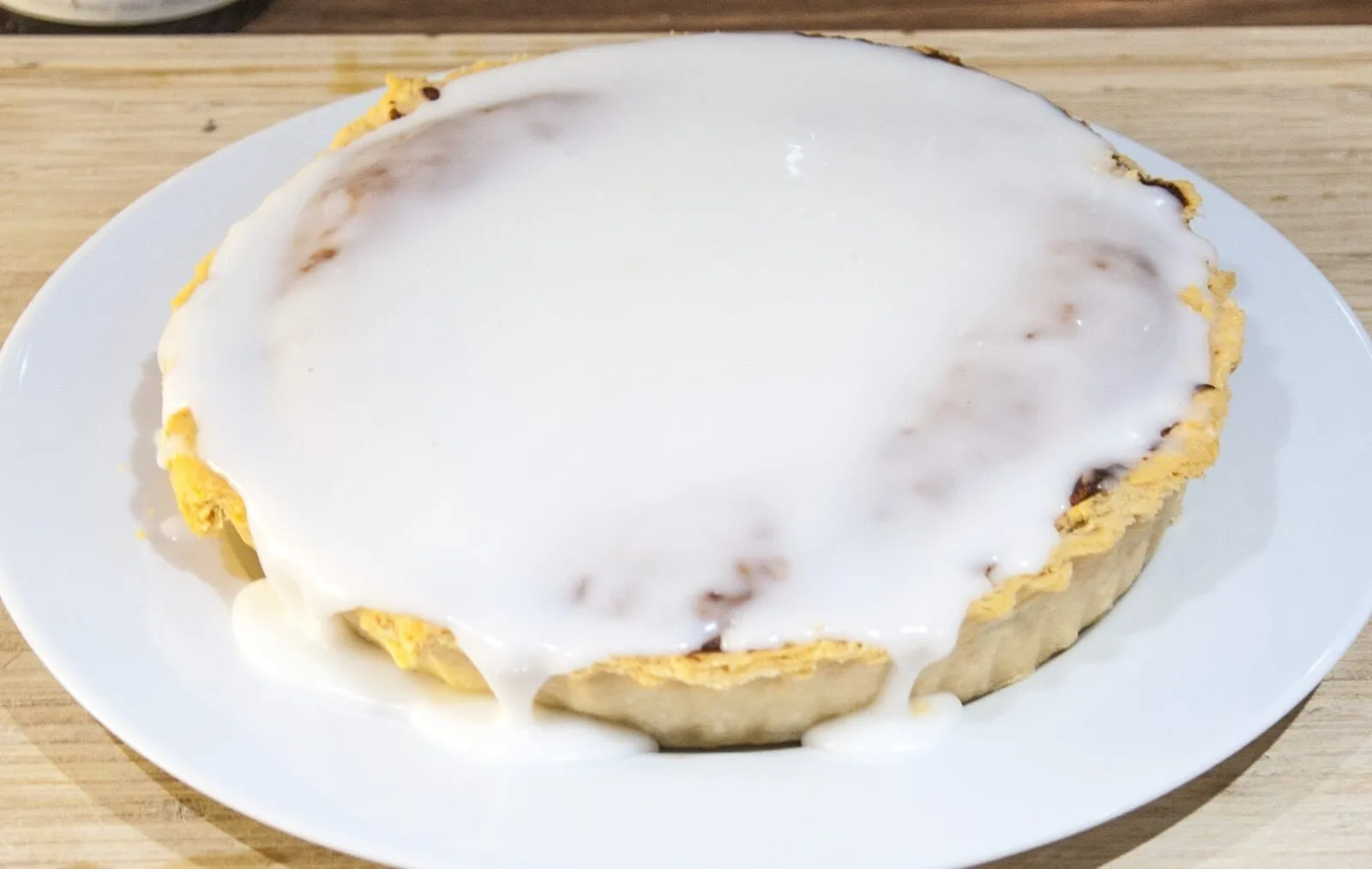 Have a savoury palate but still love puddings? Try this alternative to traditional marzipan Bakewell tart. The great taste of peanut butter, in a tart! Yum! | theyumyumclub.com