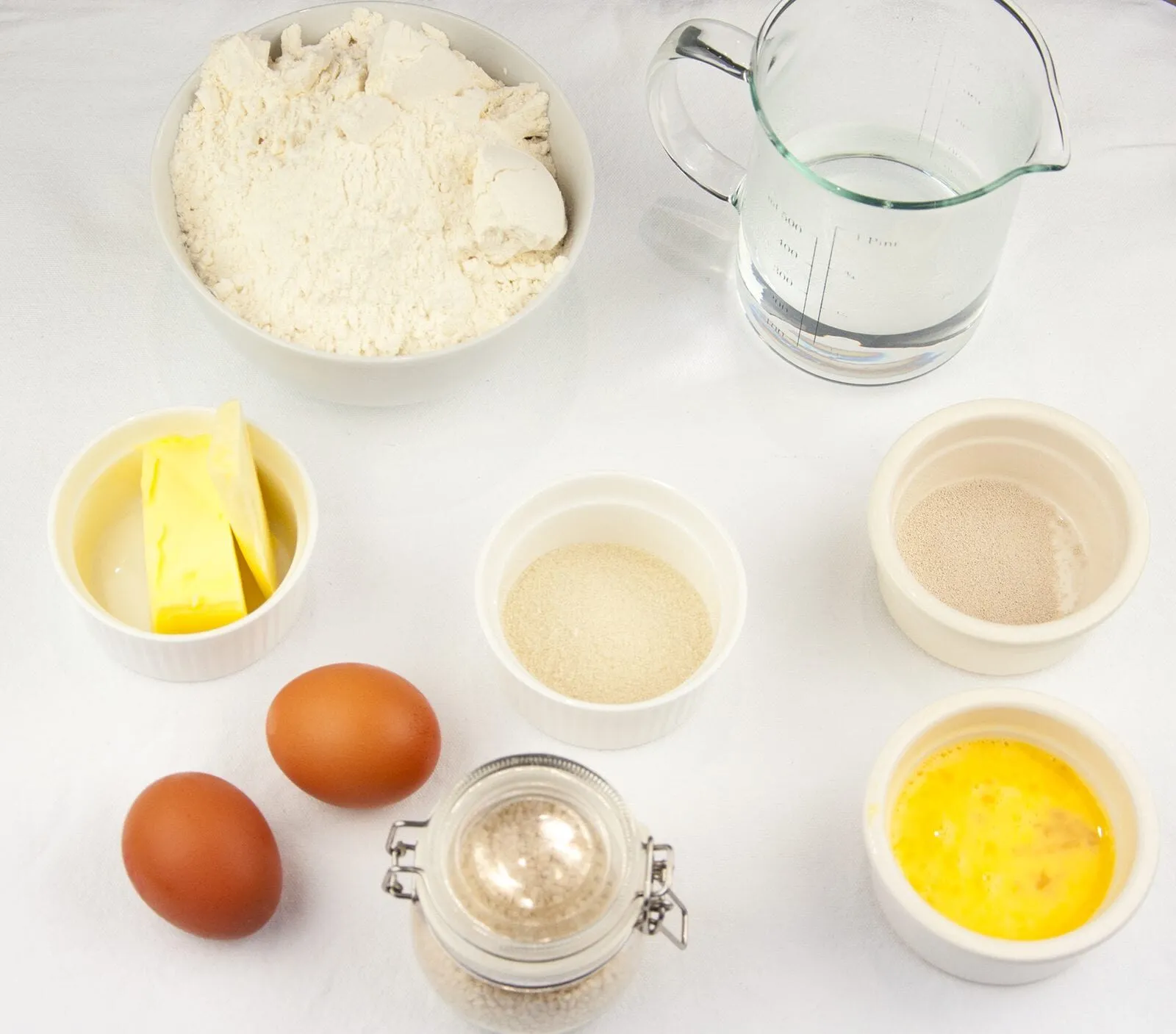 Ever wondered how to make brioche buns? Well, it's far easier than you think. Come on, I'll help. You'll have bun in the oven in no time! Yum!! | theyumyumclub.com