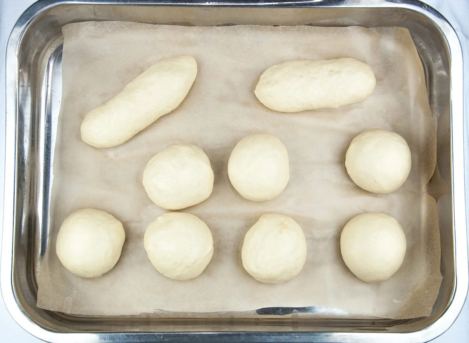 Ever wondered how to make brioche buns? Well, it's far easier than you think. Come on, I'll help. You'll have bun in the oven in no time! Yum!! | theyumyumclub.com