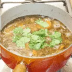 Carrot and coriander soup. A classic of a soup. Just 5 main ingredients! Carrot, coriander, potato, onion and vegetable stock. Suitable for vegetarians and vegans and only 156 calories per bowl! Yum! | theyumyumclub.com